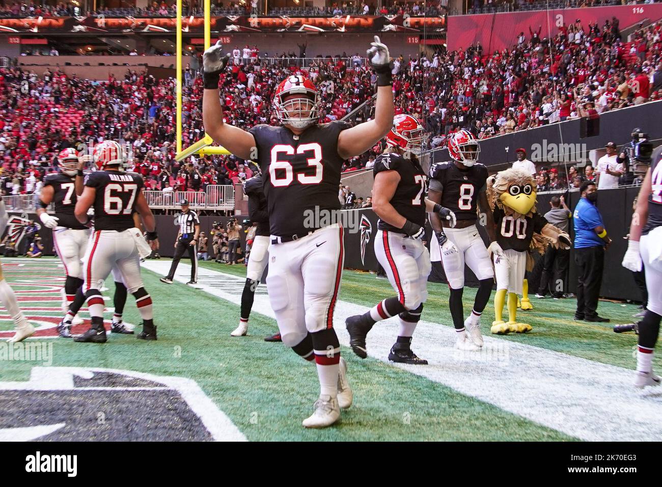 Atlanta, Georgia, USA. 16th Oct, 2022. Atlanta Falcons guard Chris Lindstrom (63) celebrates in the endzone after a touchdown during the game against the San Francisco 49ers at Mercedes-Benz Stadium (Credit Image: © Debby Wong/ZUMA Press Wire) Credit: ZUMA Press, Inc./Alamy Live News Stock Photo