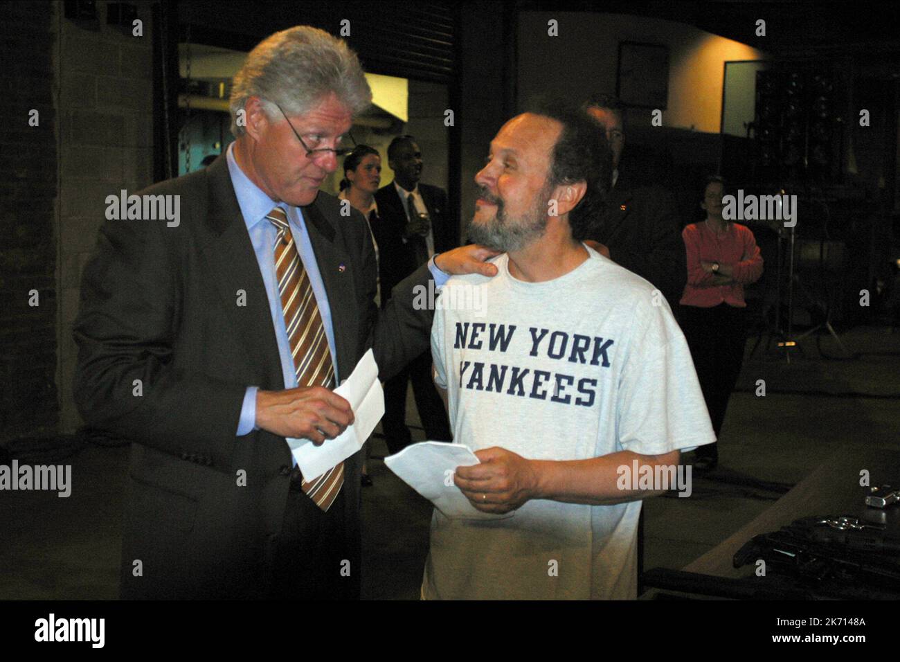 BILL CLINTON, BILLY CRYSTAL, ANALYZE THAT, 2002 Stock Photo