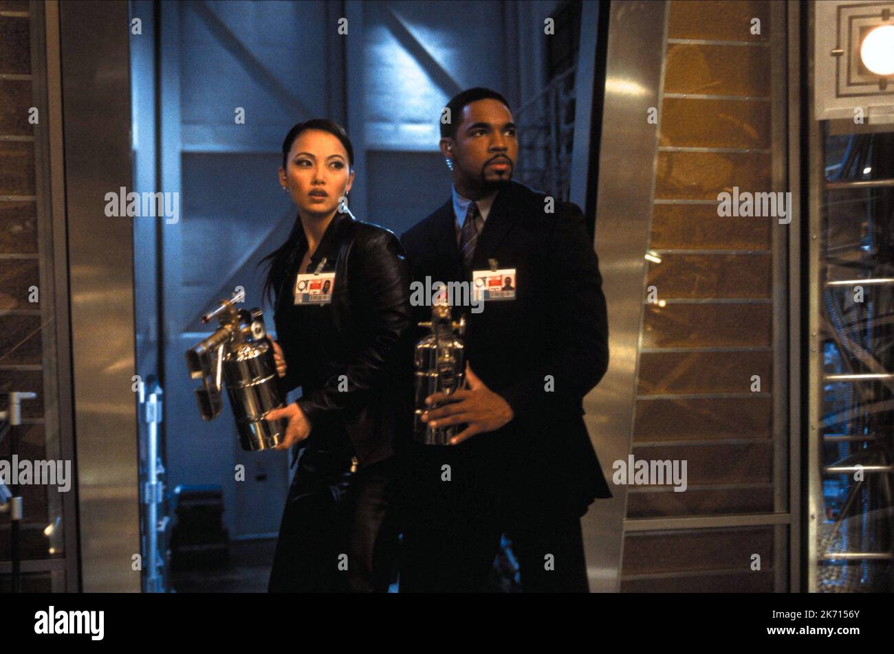 LINDA KIM, JASON WINSTON CLOCKSTOPPERS, 2002 Stock Photo Alamy