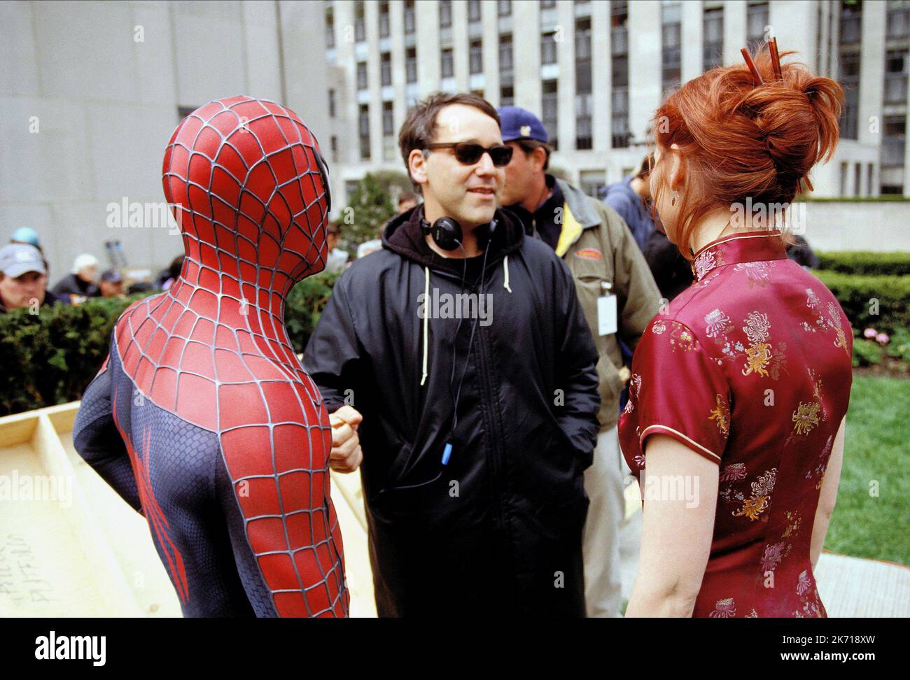TOBEY MAGUIRE, SAM RAIMI, KIRSTEN DUNST, SPIDER-MAN, 2002 Stock Photo