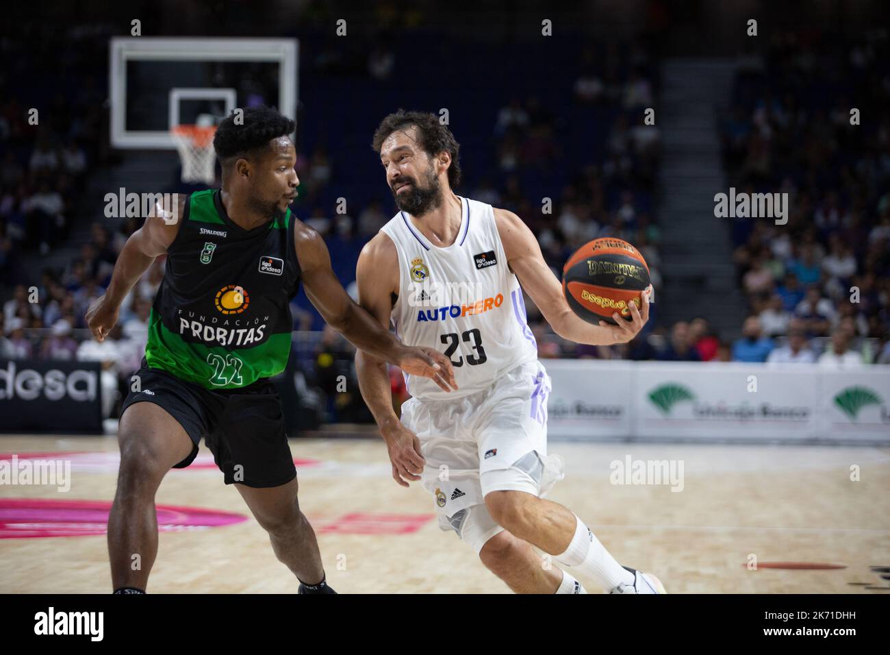 Madrid, Spain. 16th Oct, 2022. Sergio Llull (R) and Andrés Feliz (L)during Real Madrid victory over Joventut Badalona 96 - 79 in Liga Endesa regular season game (day 4) celebrated in at WiZink Center (Madrid, Spain). October 16th 2022. (Photo by Juan Carlos García Mate/Pacific Press) Credit: Pacific Press Media Production Corp./Alamy Live News Stock Photo