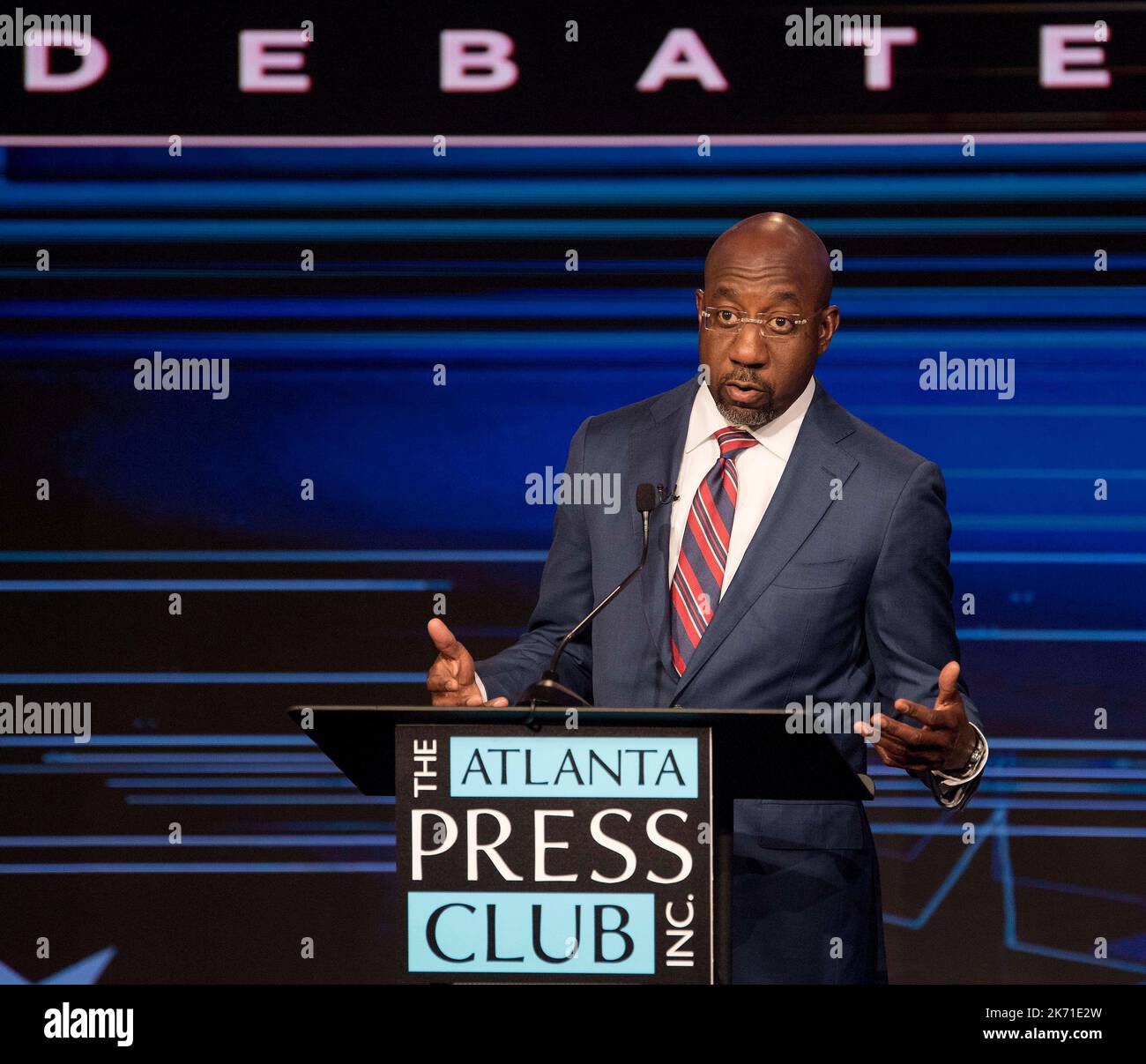 Zumadebatepool hires stock photography and images Alamy