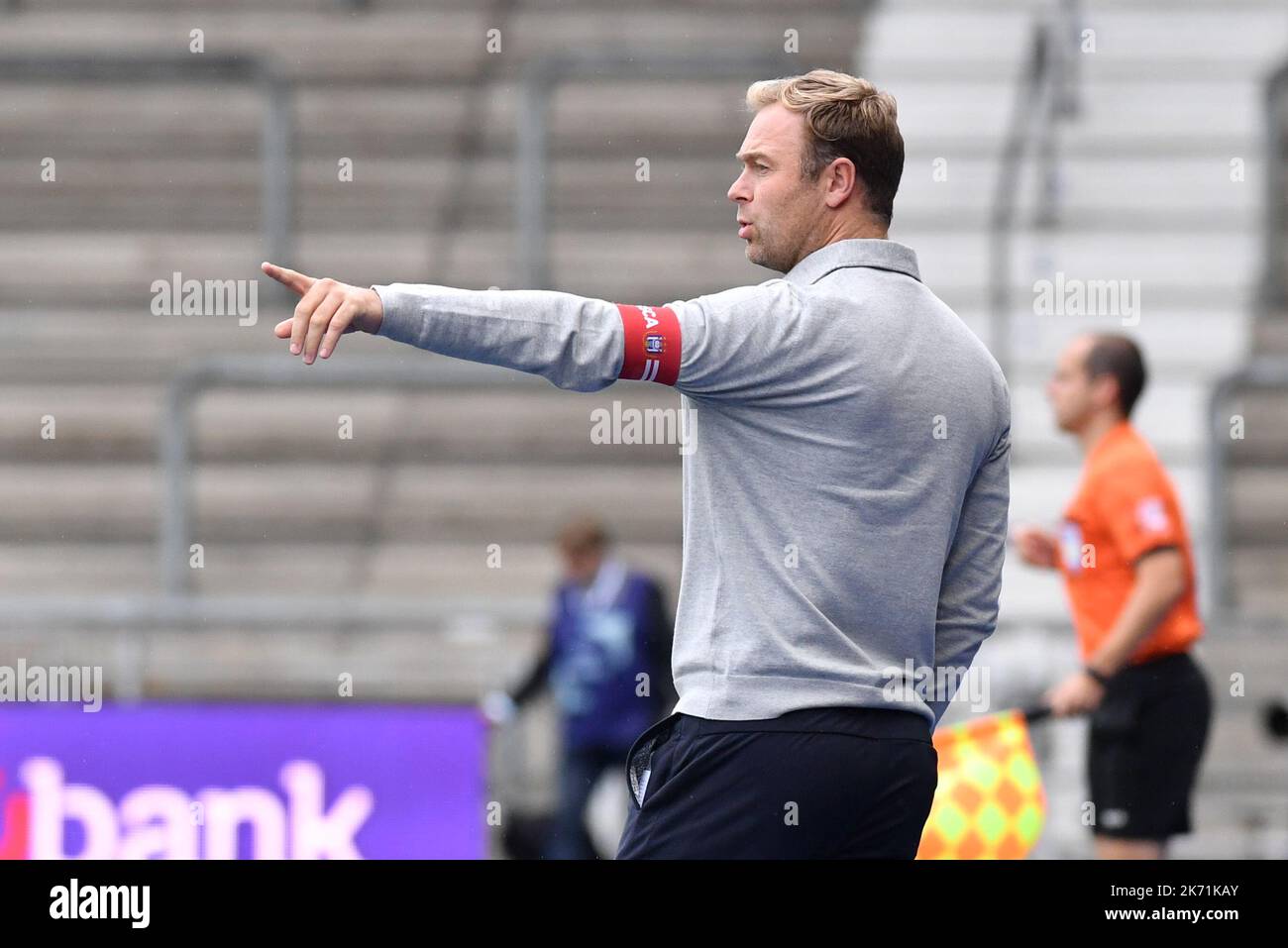 RSCA Futures' head coach Robin Veldman pictured during a soccer match  between RSC Anderlecht Futures and KMSK Deinze, Sunday 14 August 2022 in  Anderlecht, on day 1 of the 2022-2023 'Challenger Pro