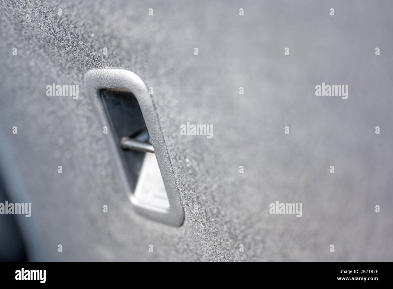 Selective focus on an anchor point for a forwardfacing child car seat