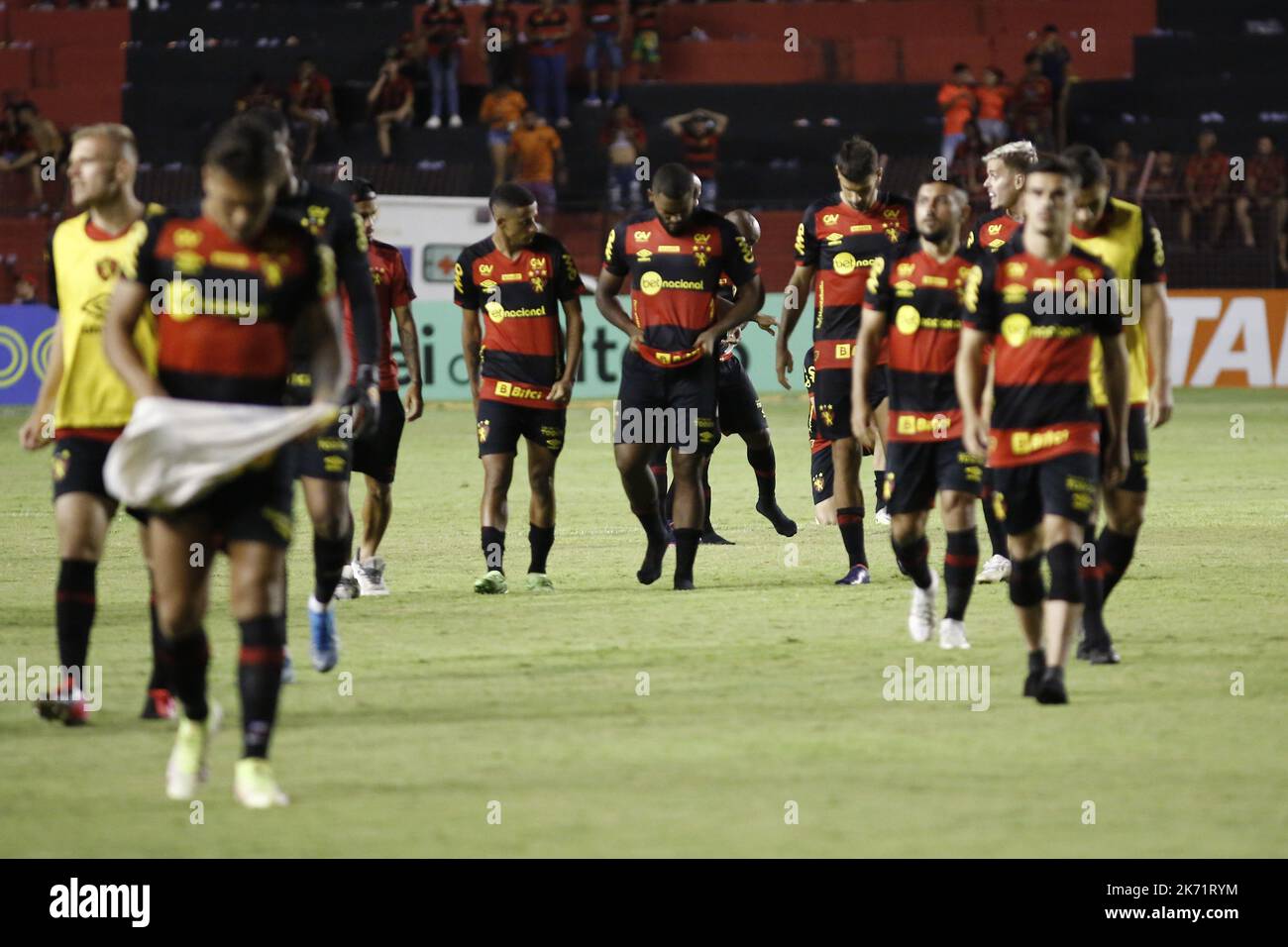 Recife, Brazil. 16th Oct, 2022. PE - Recife - 10/16/2022 - BRAZILIAN B 2022, SPORT X VASCO - Sport players leave the field after a match against Vasco at Ilha do Retiro stadium for the Brazilian championship B 2022. Photo: Paulo Paiva/AGIF/Sipa USA Credit: Sipa USA/Alamy Live News Stock Photo