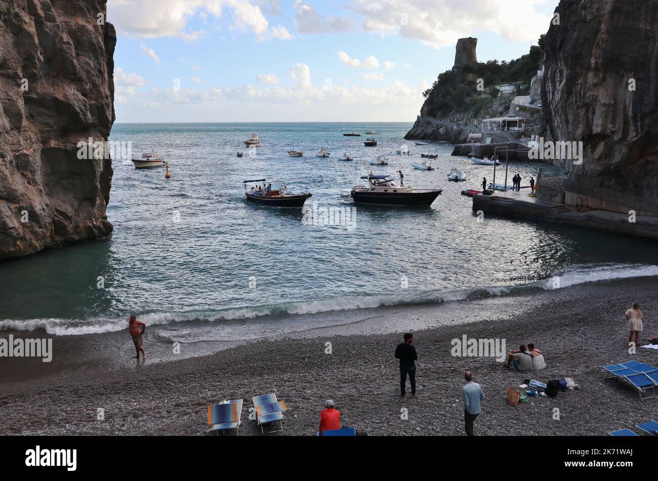 Ristorante sulla spiaggia hi-res stock photography and images - Alamy