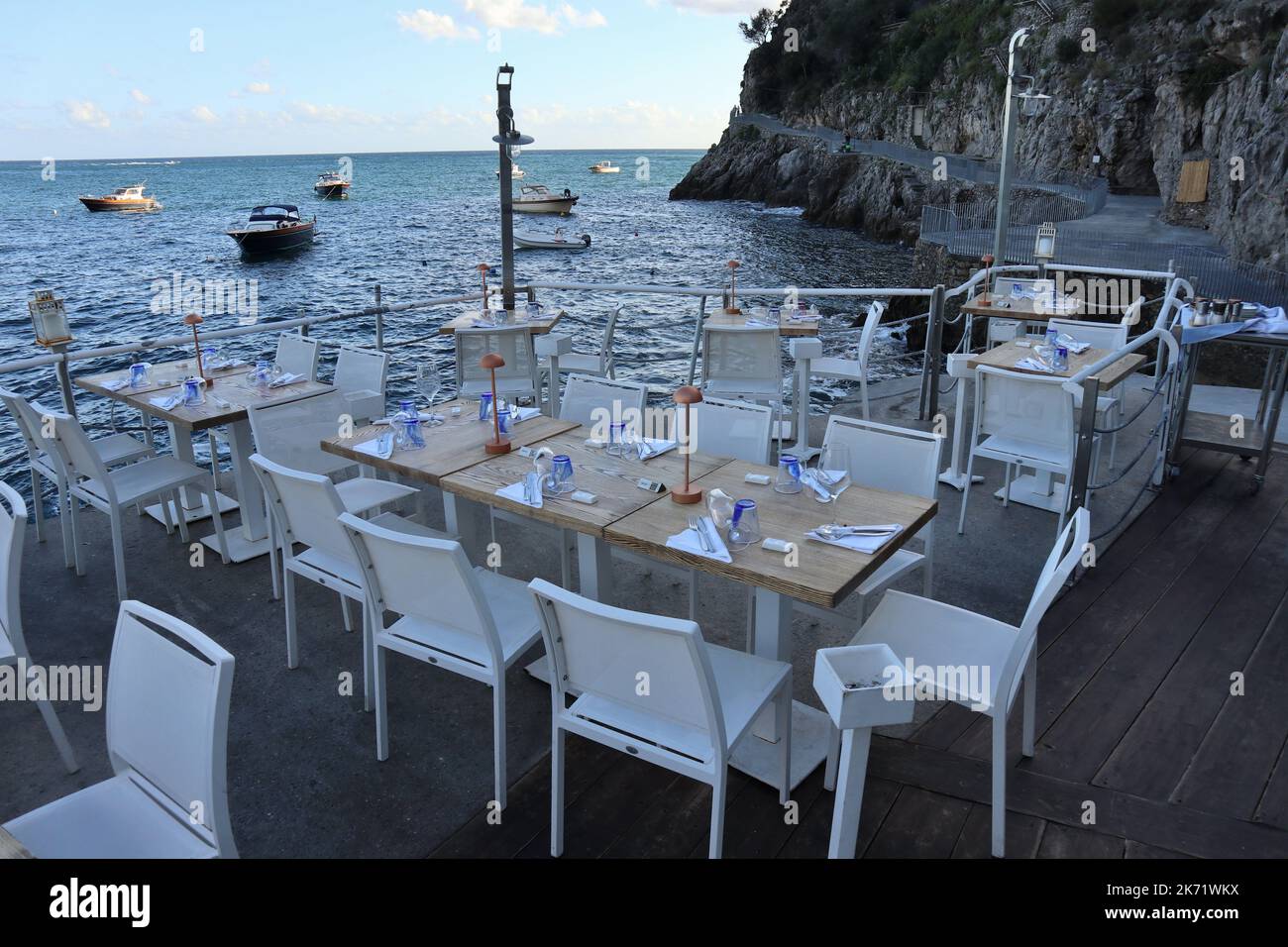 ristorante-sulla-spiaggia-del-mare-hi-res-stock-photography-and-images