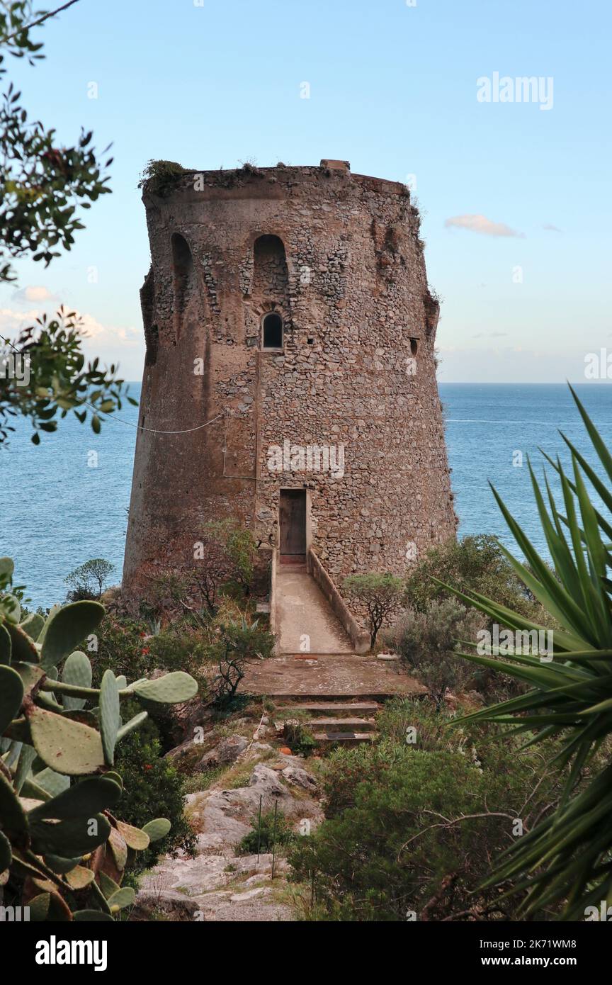 Praiano - Torre Asciola dalla scalinata di accesso Stock Photo
