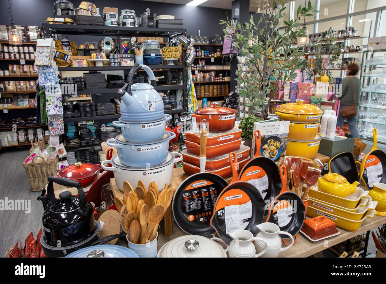 Kitchen ware shop in Orange New South Wales selling Le Creuset kitchen cookware pots and pans and casserole pots,NSW,Australia Stock Photo