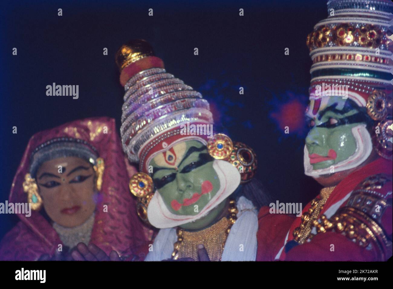 Kathakali Indian Classical Dance From Kerala Is Based On Ramayana kathakali-indian-classical-dance-from-kerala-is-based-on-ramayana