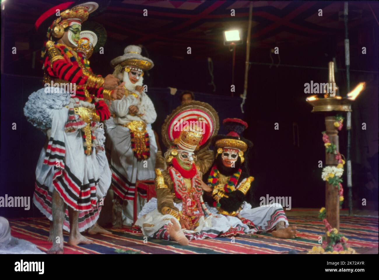 Kathakali Indian Classical Dance From Kerala Is Based On Ramayana kathakali-indian-classical-dance-from-kerala-is-based-on-ramayana