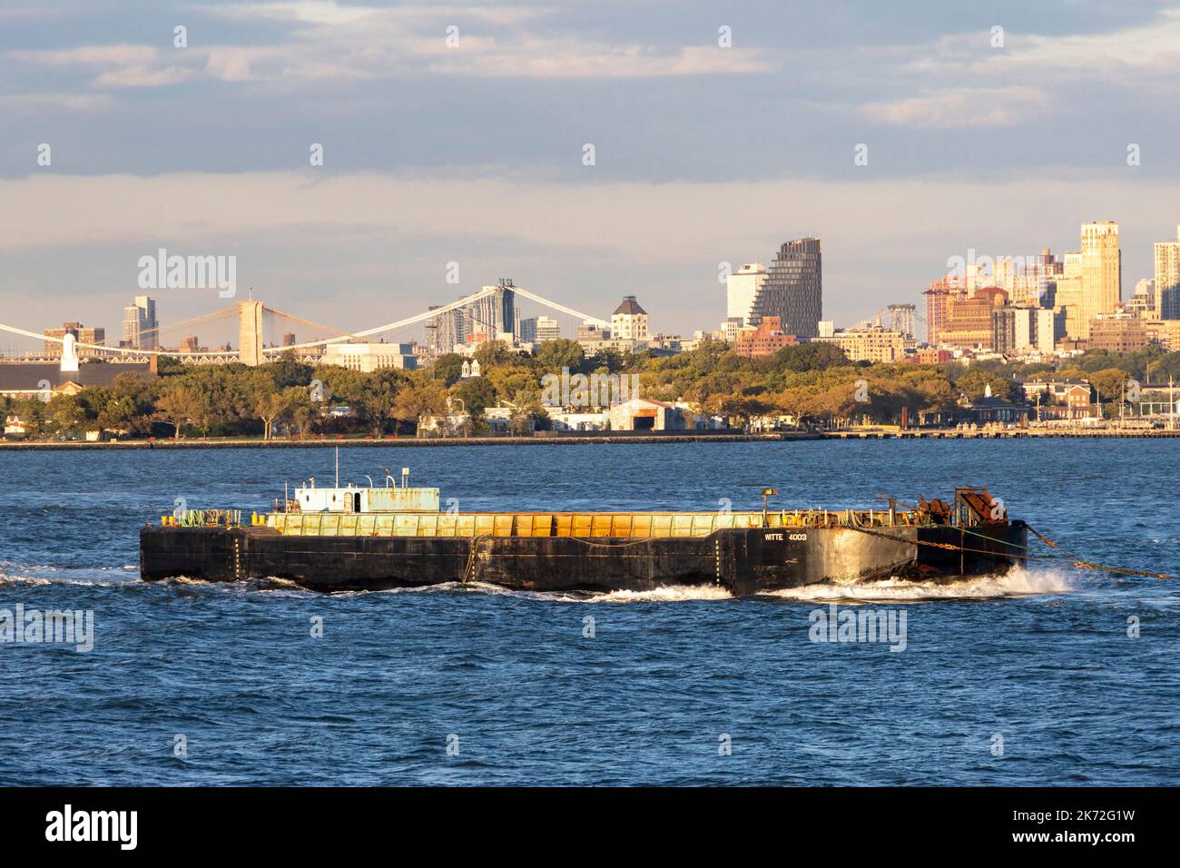 Dump Scow Witte 4003 barge, New York Harbor, USA Stock Photo