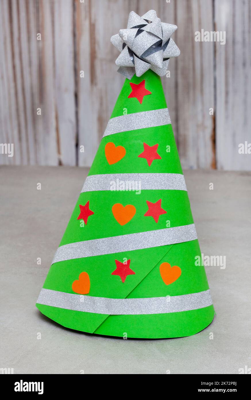 Christmas tree easy craft for kids with green and red card Stock Photo