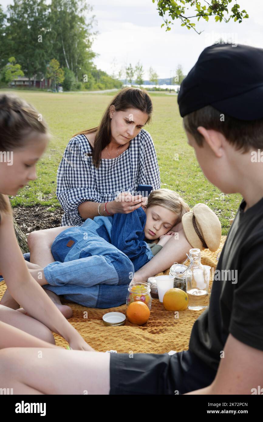 Picnic children hi-res stock photography and images - Alamy