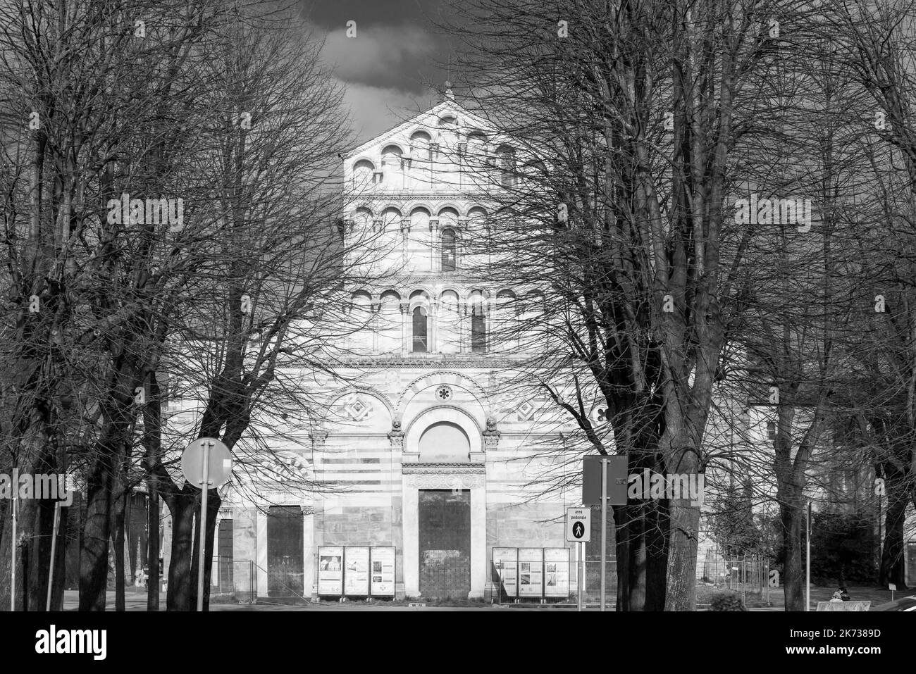 View historic building church Black and White Stock Photos & Images - Alamy