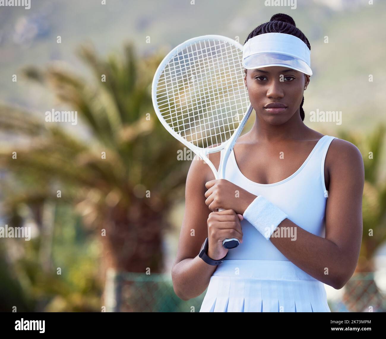 Woman holding tennis racket hi-res stock photography and images - Page 2 -  Alamy