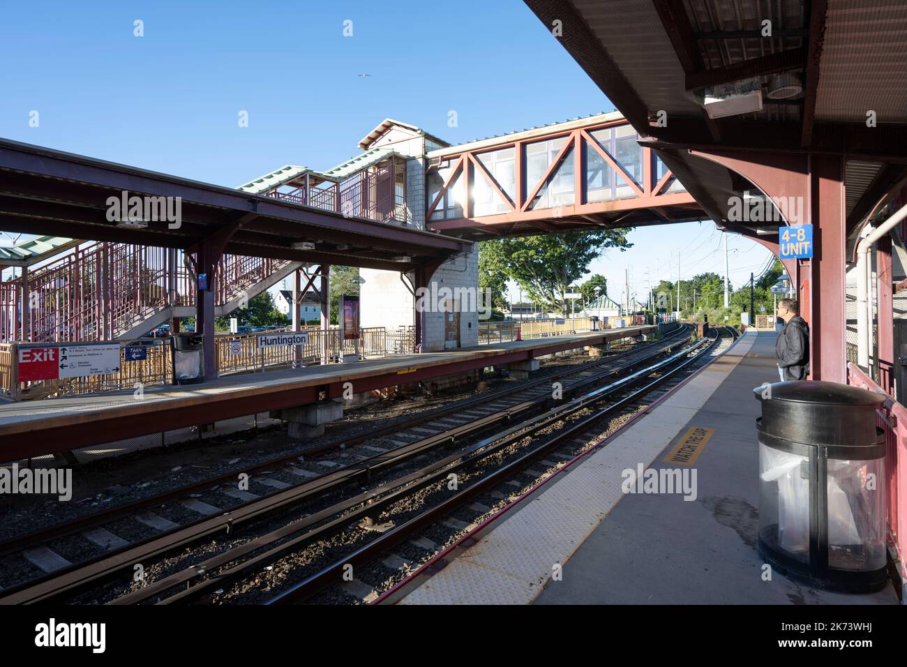 Huntington Station, New York, USA. 21st Sep, 2022. Huntington Station on the MTA Long Island Rail Road (LIRR) Port Jefferson Branch, serving both electrified and diesel trains to New York Penn Station.The Long Island Rail Road is the busiest commuter rail network in the Western Hemisphere but the MTA faces a significant fiscal crisis after the COVID-19 pandemic dented ridership figures with work from home and telework becoming common, slashing farebox revenue. (Credit Image: © Taidgh Barron/ZUMA Press Wire) Stock Photo