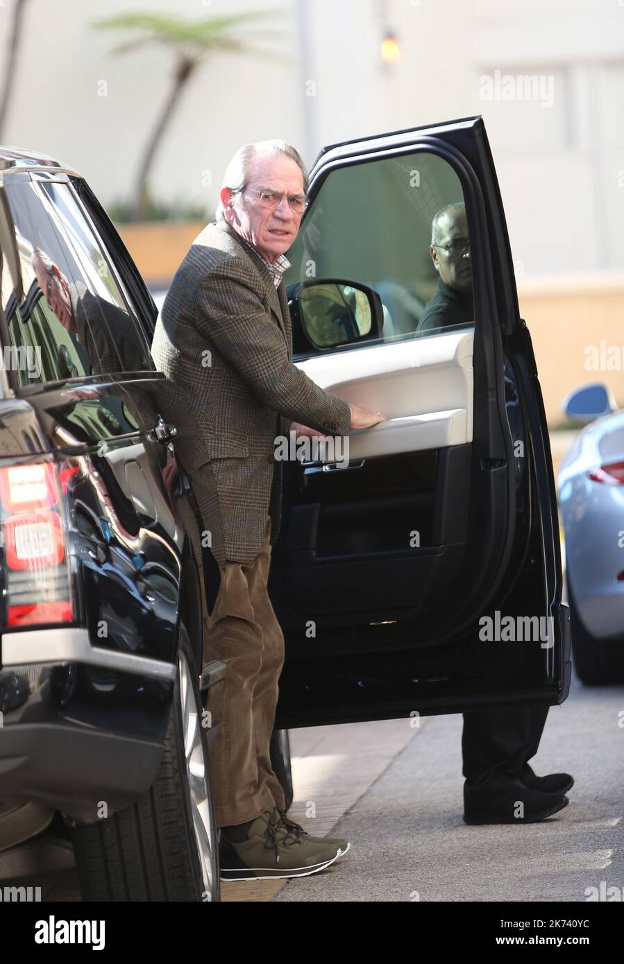 LOS ANGELES 08/12/2016 Tommy Lee Jones shopping at Barneys New York in ...