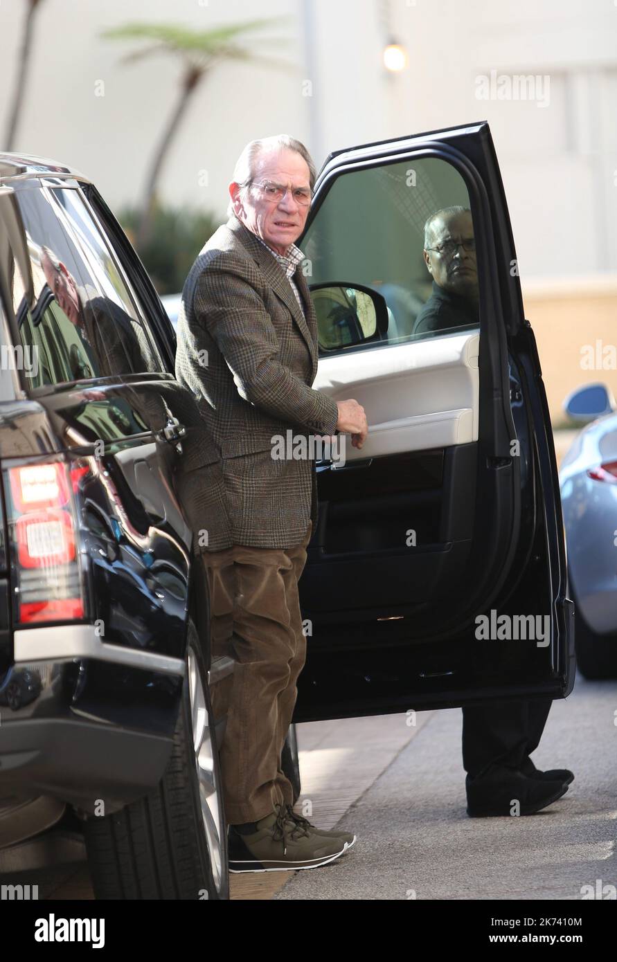 LOS ANGELES 08/12/2016 Tommy Lee Jones shopping at Barneys New York in ...
