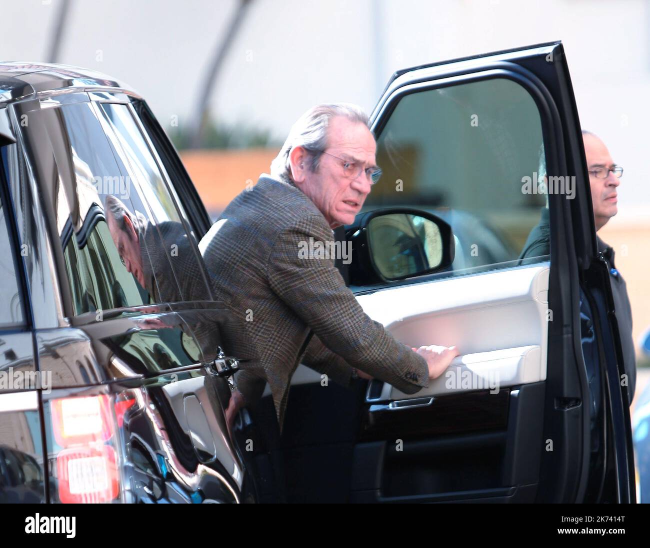 LOS ANGELES 08/12/2016 Tommy Lee Jones shopping at Barneys New York in ...