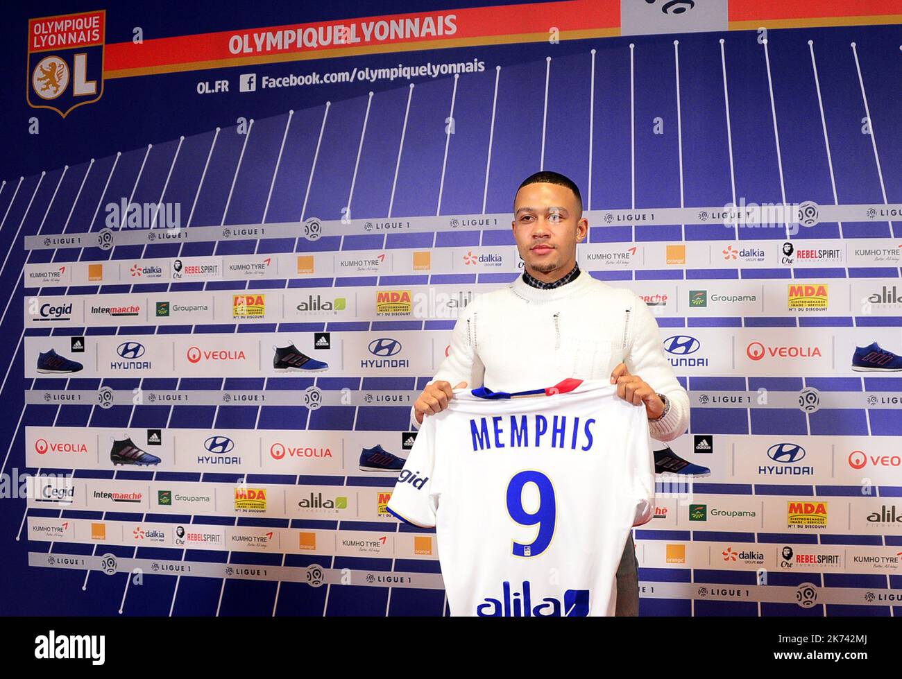 Memphis Depay signed with french first league soccer Club Lyon