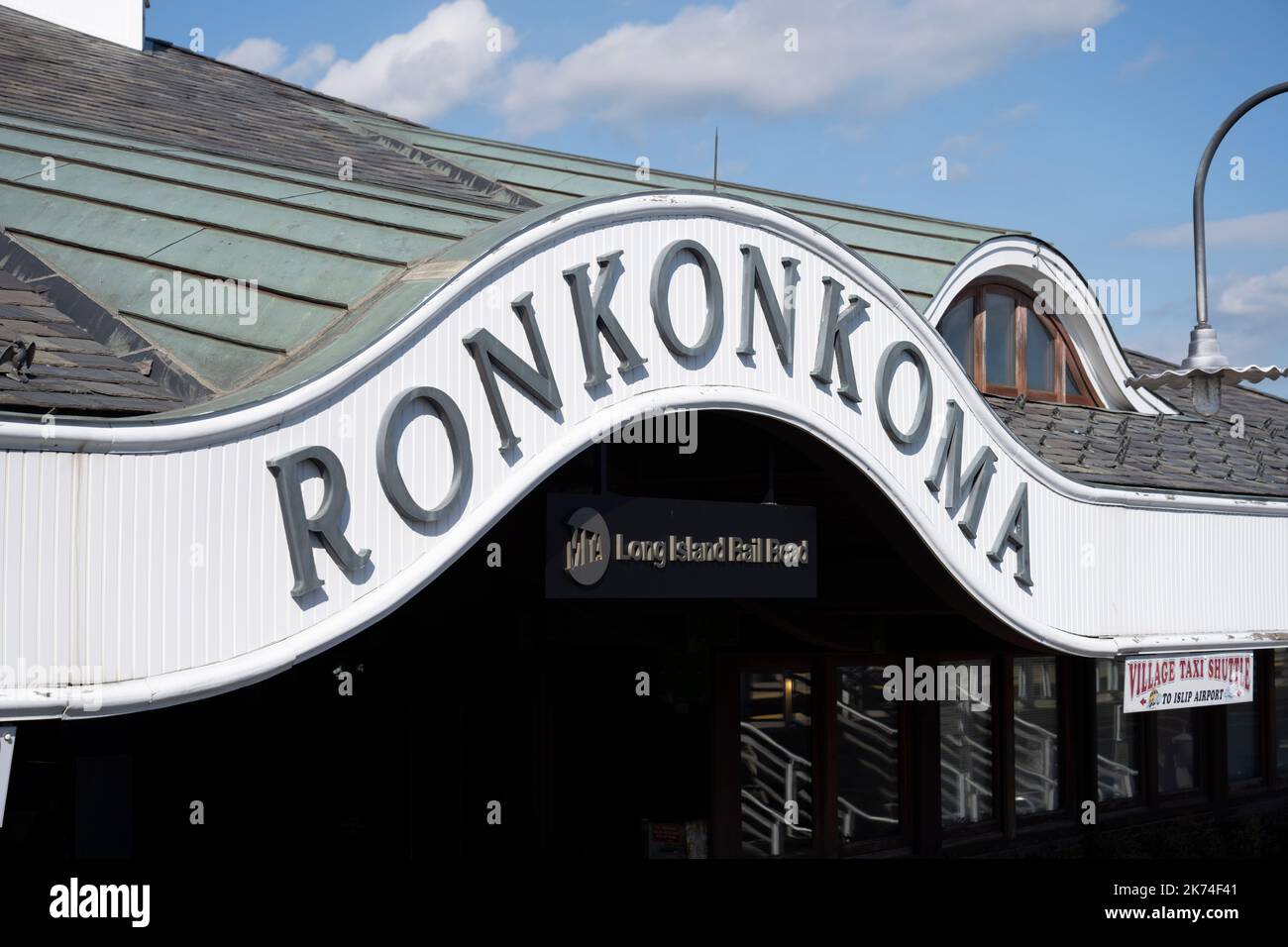 Ronkonkoma, New York, USA. 21st Sep, 2022. Ronkonkoma Station Long