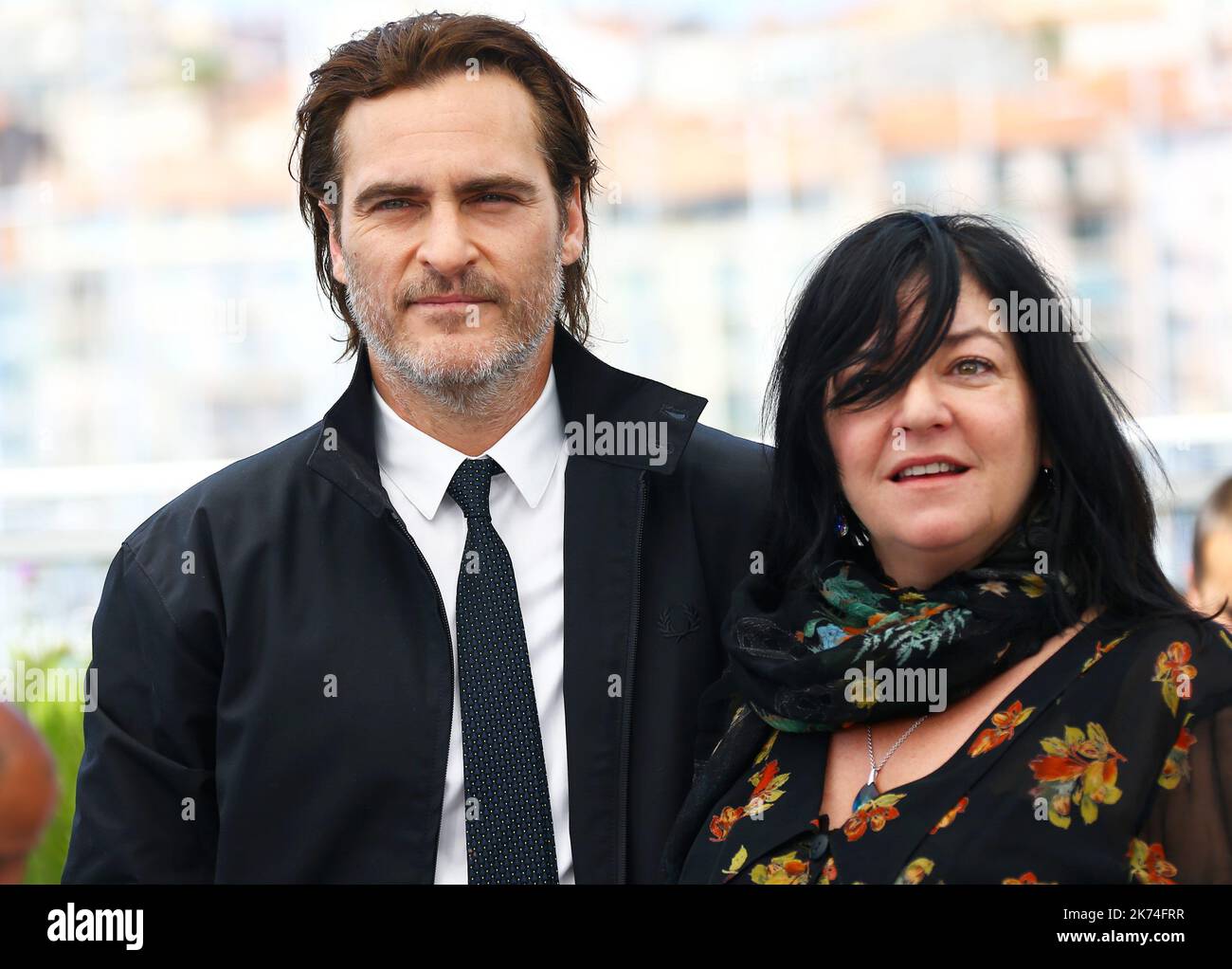 ©PHOTOPQR/NICE MATIN ; US actor Joaquin Phoenix (L) and British director Lynne Ramsay pose on May 27, 2017 during a photocall for the film 'You Were Never Really Here' at the 70th edition of the Cannes Film Festival in Cannes, southern France.   70th annual Cannes Film Festival in Cannes, France, May 2017. The film festival will run from 17 to 28 May. Stock Photo