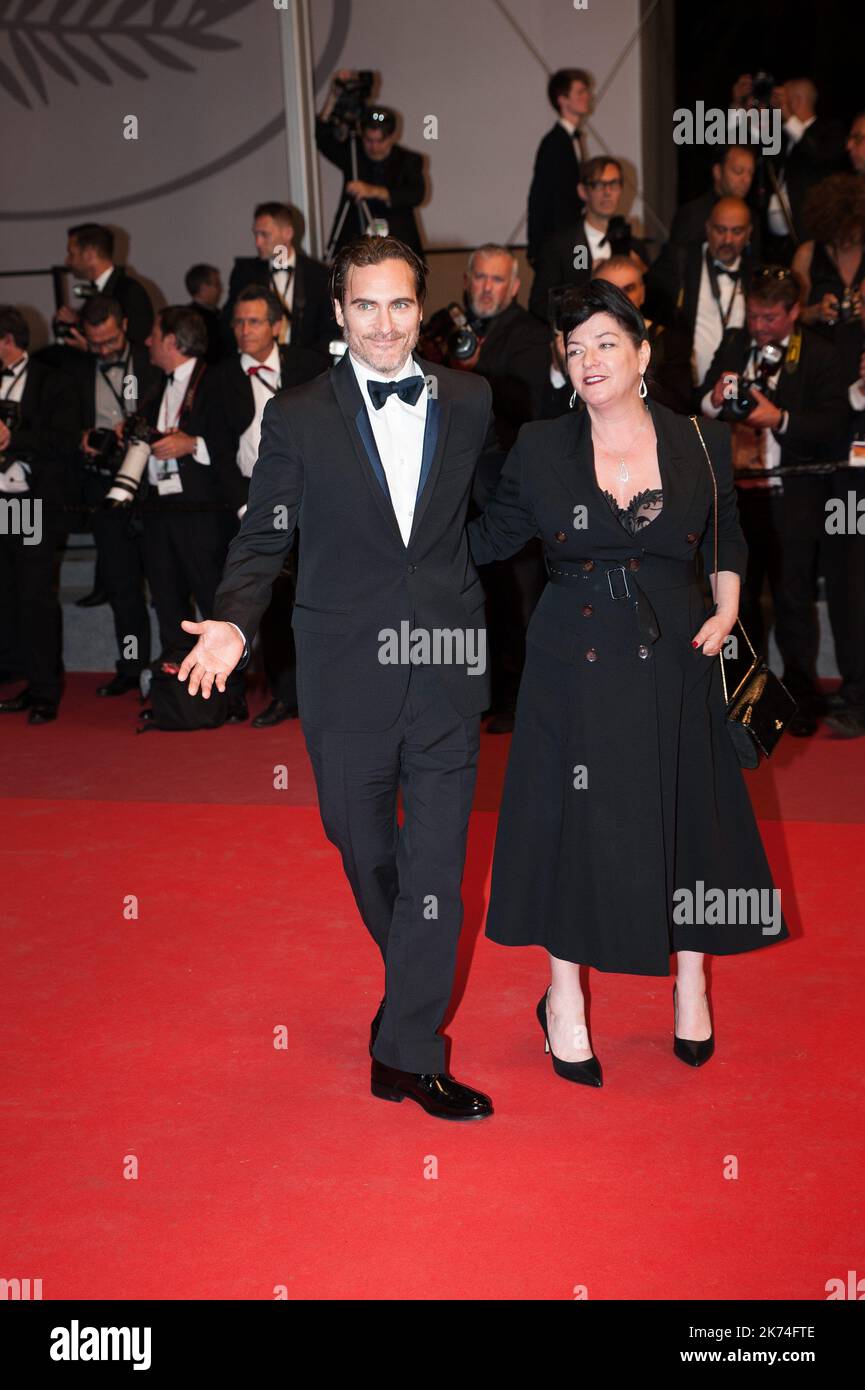 ©Quentin Veuillet/Wostok Press/Maxppp France Cannes 27/05/2017 Scottish director Lynne Ramsay (R) and US actor Joaquin Phoenix arrive for the premiere of 'You Were Never Really Here' during the 70th annual Cannes Film Festival, in Cannes, France Stock Photo