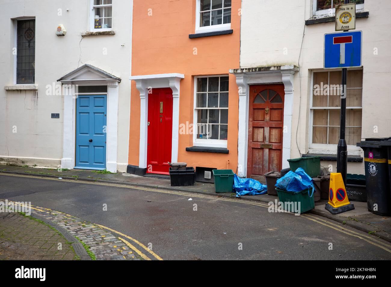 Narrow row houses hi-res stock photography and images - Alamy