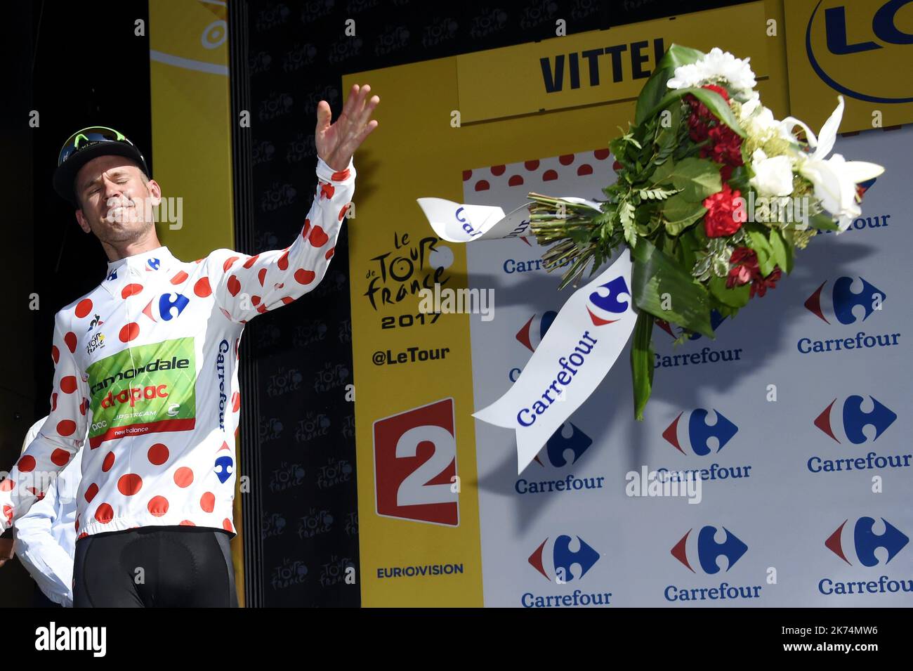 Nathan BROWN conserve son maillot Blanc à Pois Rouges et jette son bouquet de fleurs au public. PHOTO Alexandre MARCHI.   Running from Saturday July 1st to Sunday July 23rd 2017, the 104th Tour de France is  made up of 21 stages and cover a total distance of 3,540 kilometres. Stock Photo