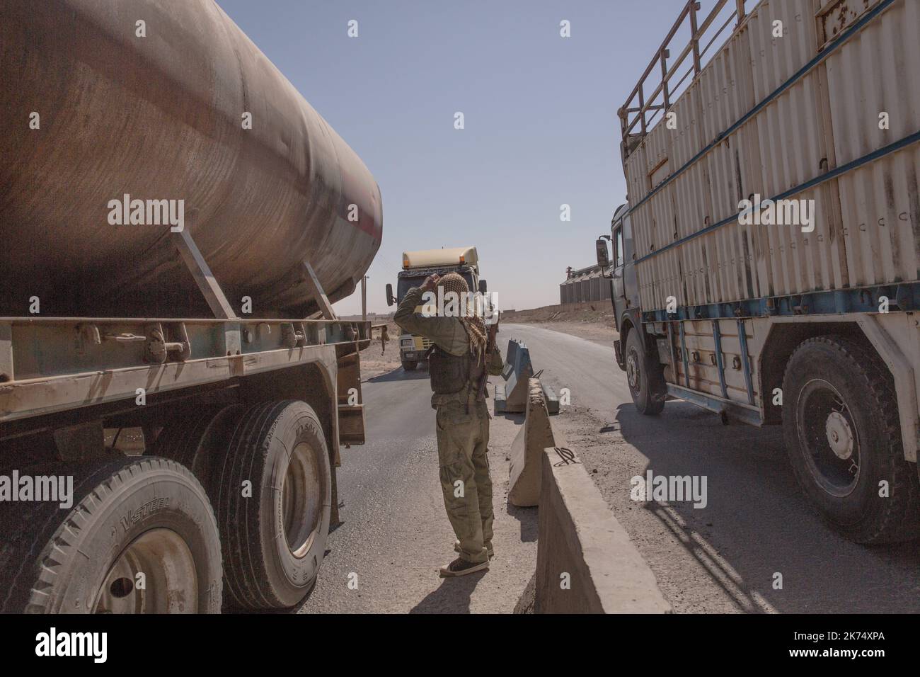 Camp Rojava Camions homme hi-res stock photography and images - Alamy