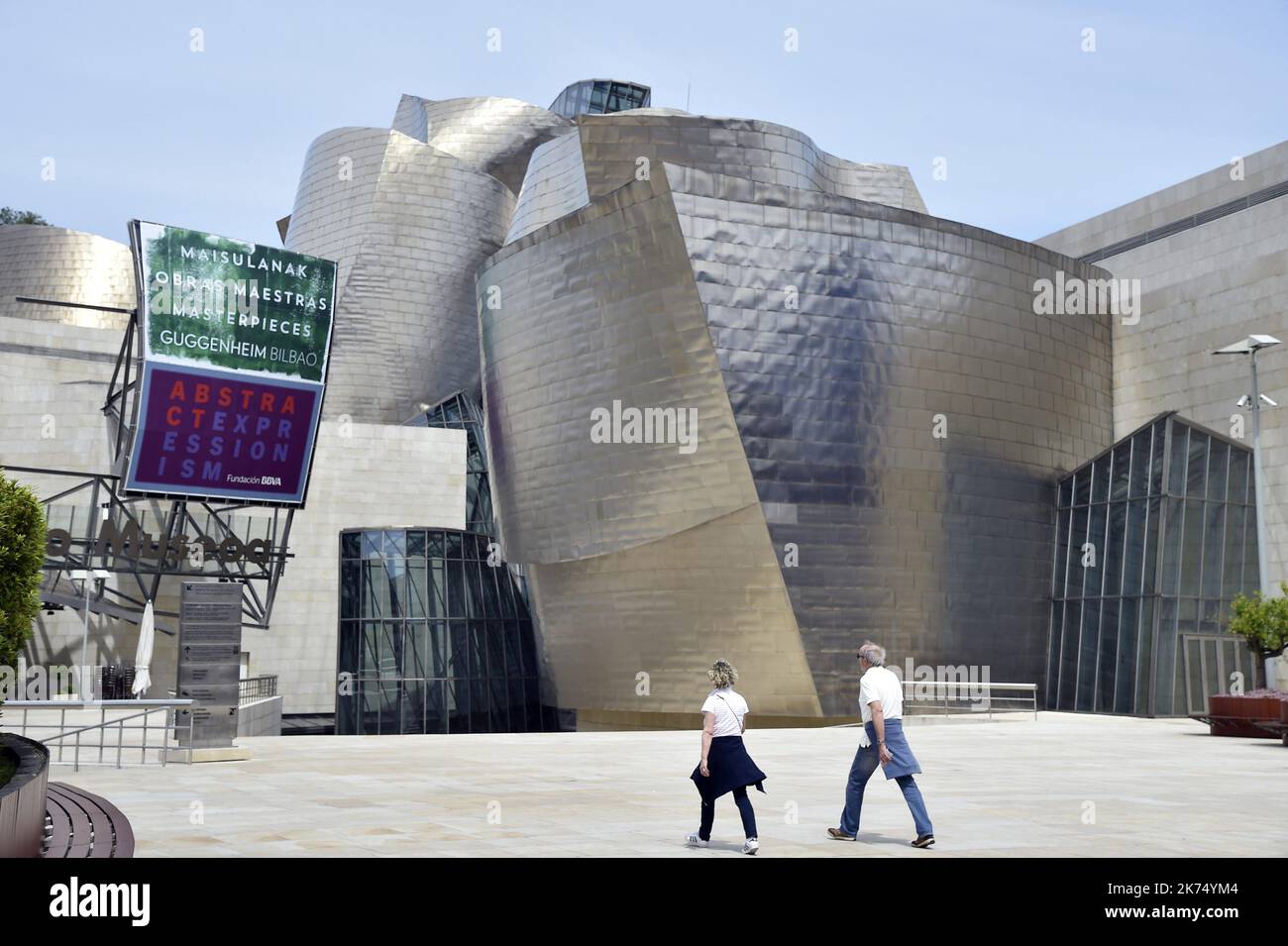 Designed By American Architect Frank Gehry The Guggenheim Museum Bilbao Building Represents A