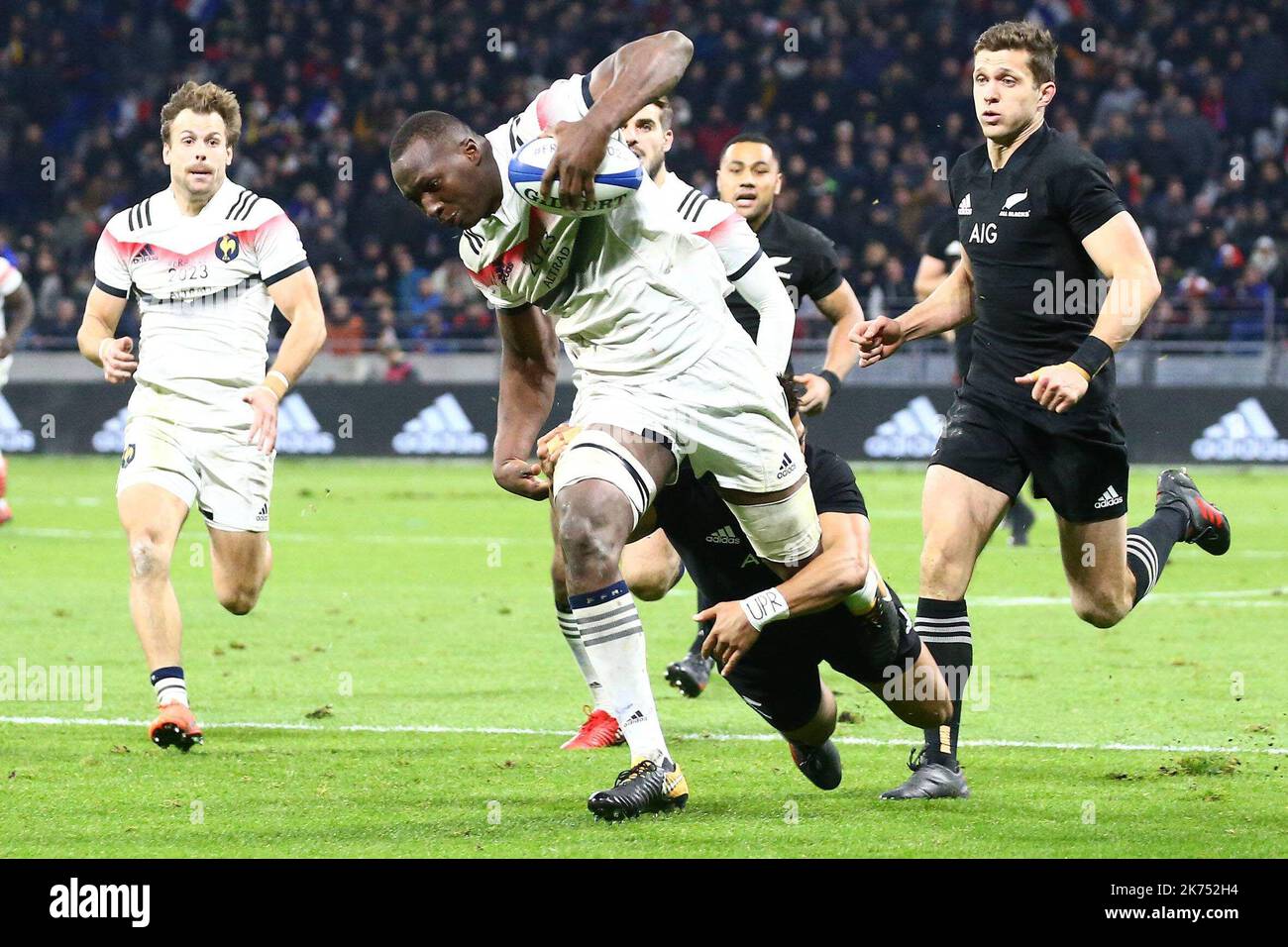 ©PHOTOPQR/SUD OUEST ; RUGBY MATCH AMICAL FRANCE B / ALL BLACK B LYON LE 14 NOVEMBRE 2017 PHOTO LAURENT THEILLET / SUD OUEST  la percée de Sekou  Macalou  - Stock Photo