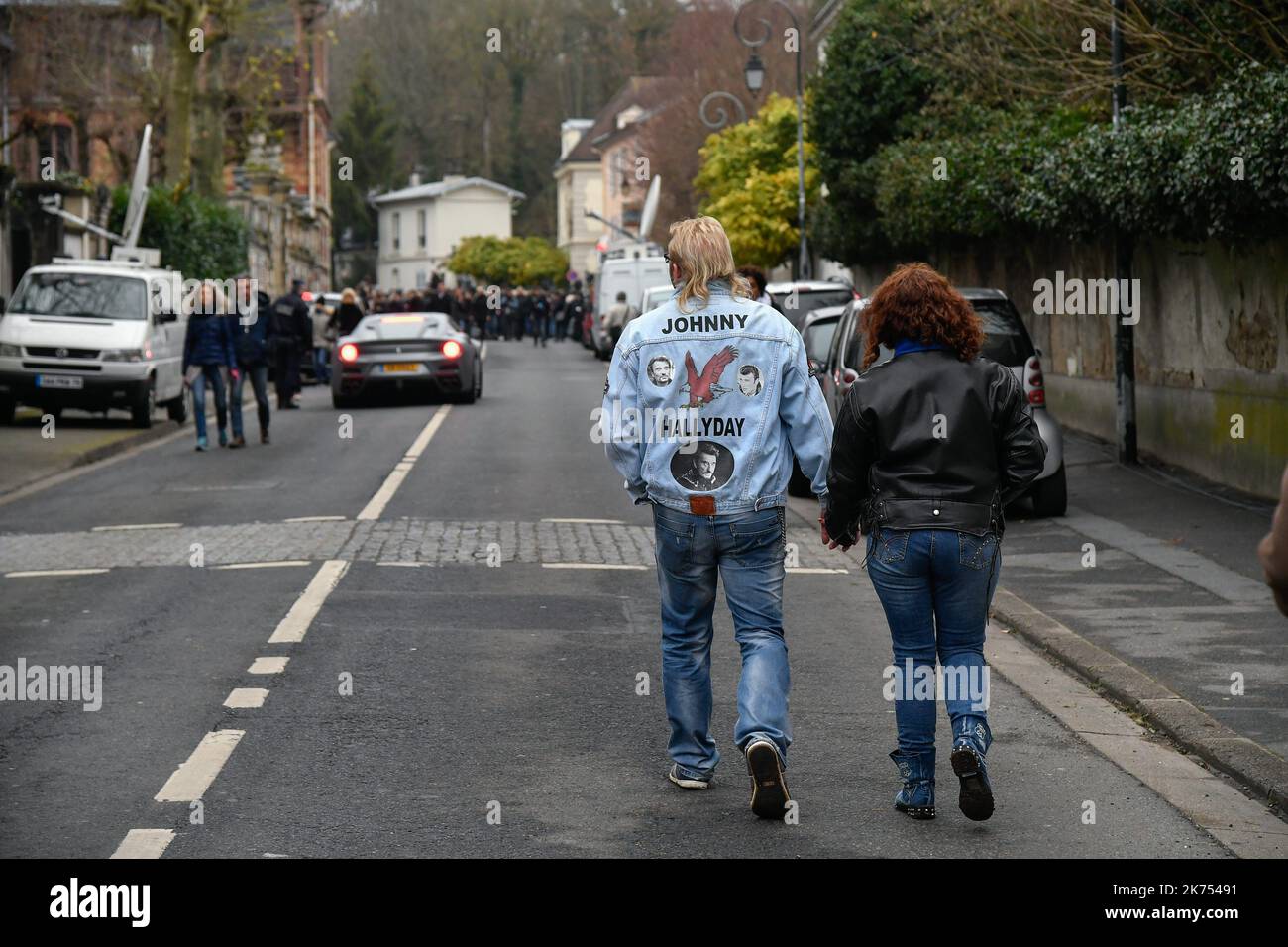 Fans of French singer and actor Johnny Hallyday and journalists gather near the house of Johnny Hallyday, in Marnes-la-Coquette on December 6, 2017 Stock Photo