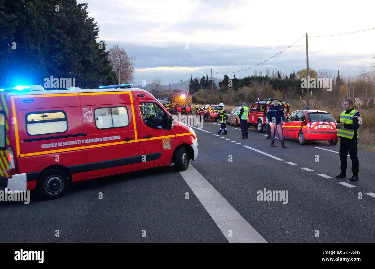 School bus in crash with TRAIN - four children DEAD and 19 injured in ...