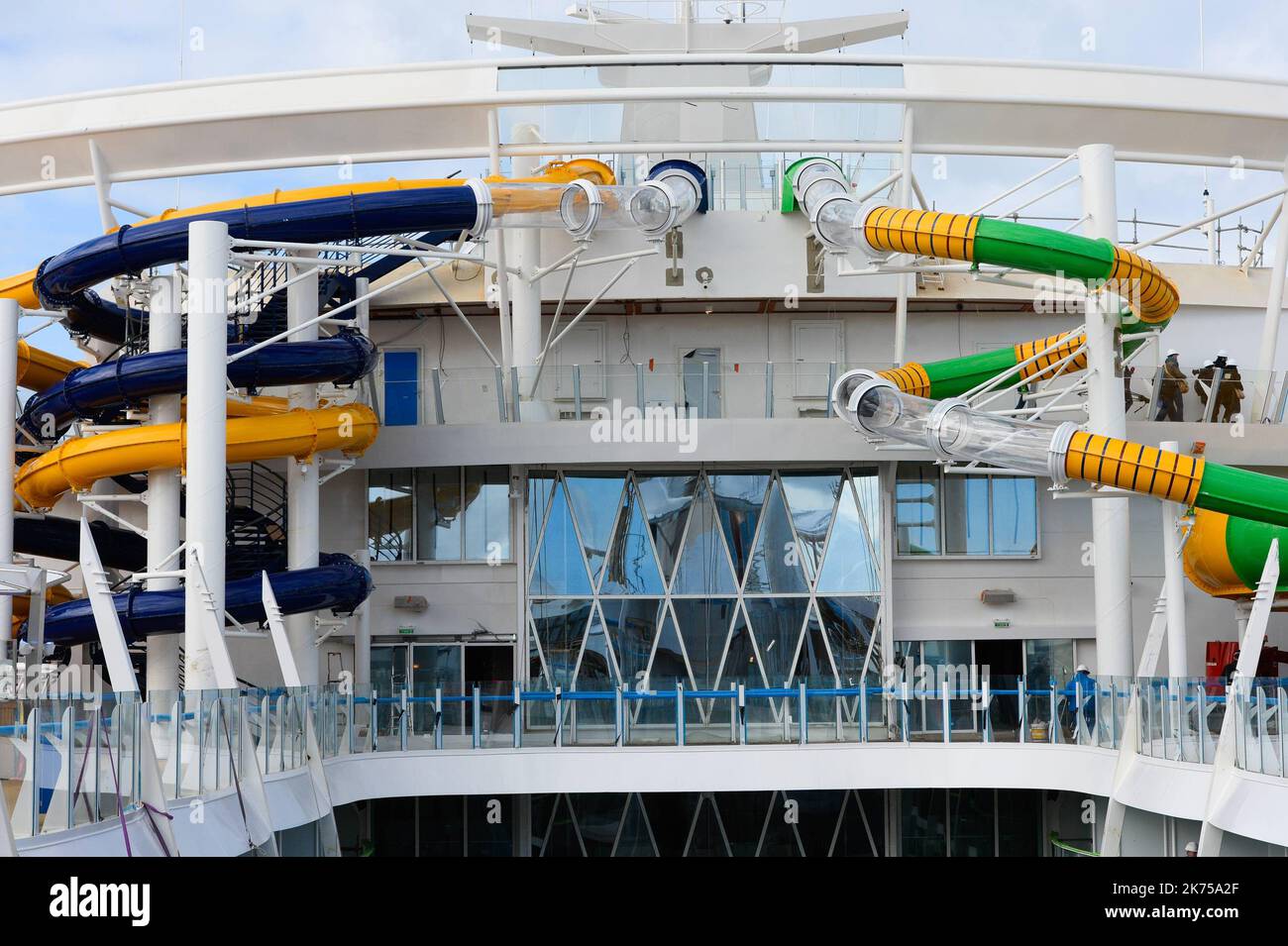 Symphony of the Seas cruise ship Stock Photo Alamy