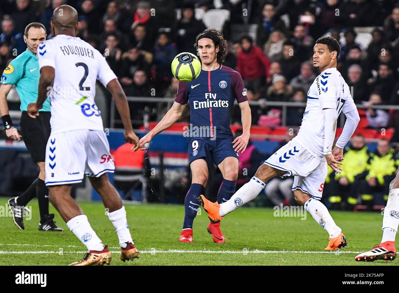 Paris Saint Germain's Edinson Cavani (C) in action against Dimitri Foulquier (L) and Anthony Goncalves of Strasbourg (R) during the French Ligue 1 soccer match between Paris Saint Germain (PSG) and Racing Club Strasbourg Alsace at the Parc des Princes stadium in Paris, France, 17 February 2018.  Stock Photo
