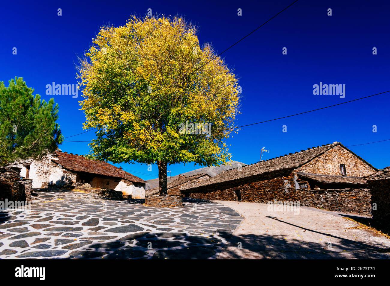 Route of the black villages. Autumn colors. Street of El Espinar, a