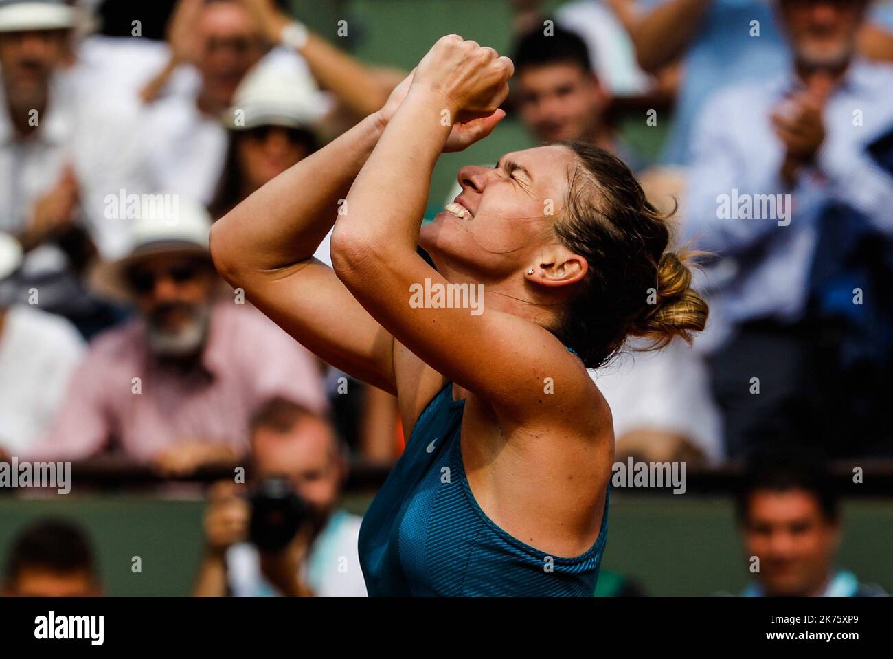 TENNIS - GRAND CHELEM - ROLAND GARROS 2011 - PARIS (FRA) - DAY 13 -  03/06/2011 - PHOTO : LOIC BARATOUX / DPPI - JEAN PAUL BELMONDO Stock Photo  - Alamy