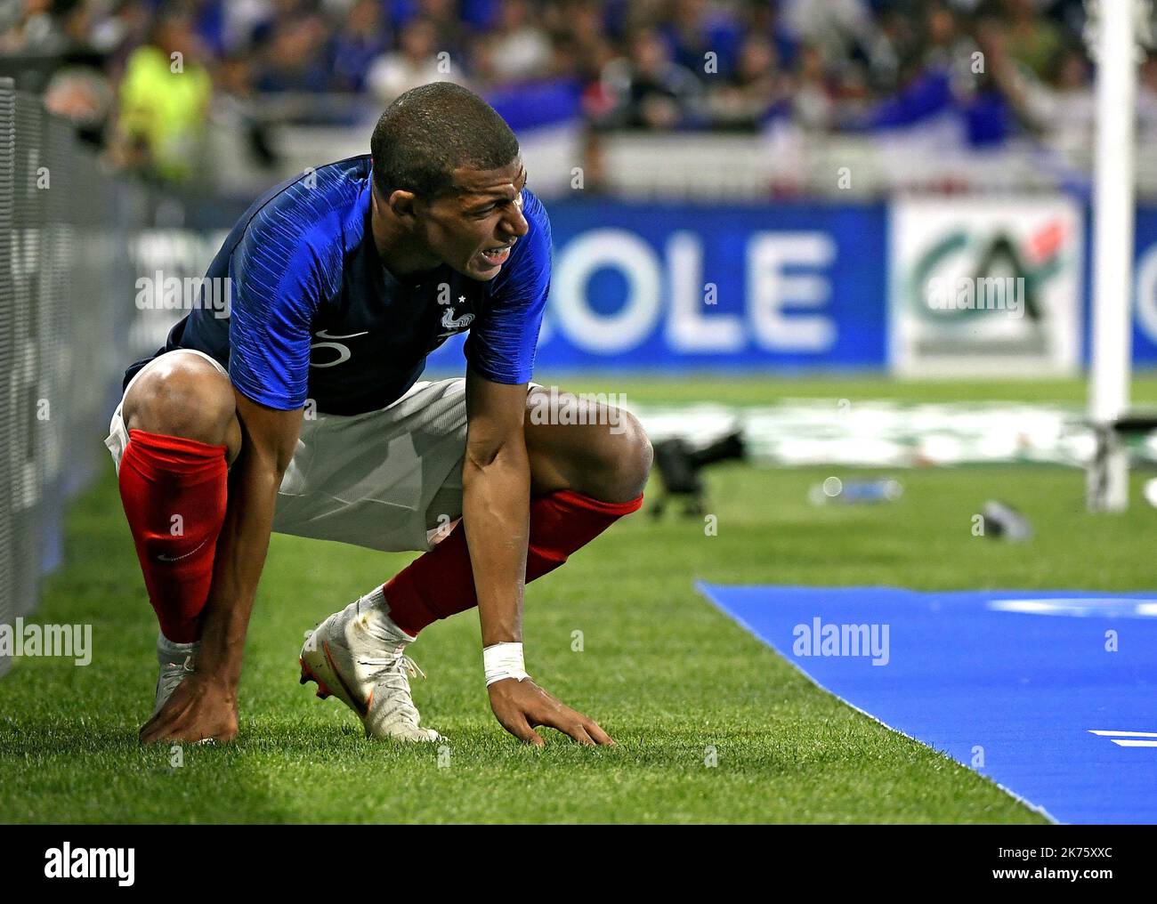 kylian-mbappe-se-blesse-stock-photo-alamy