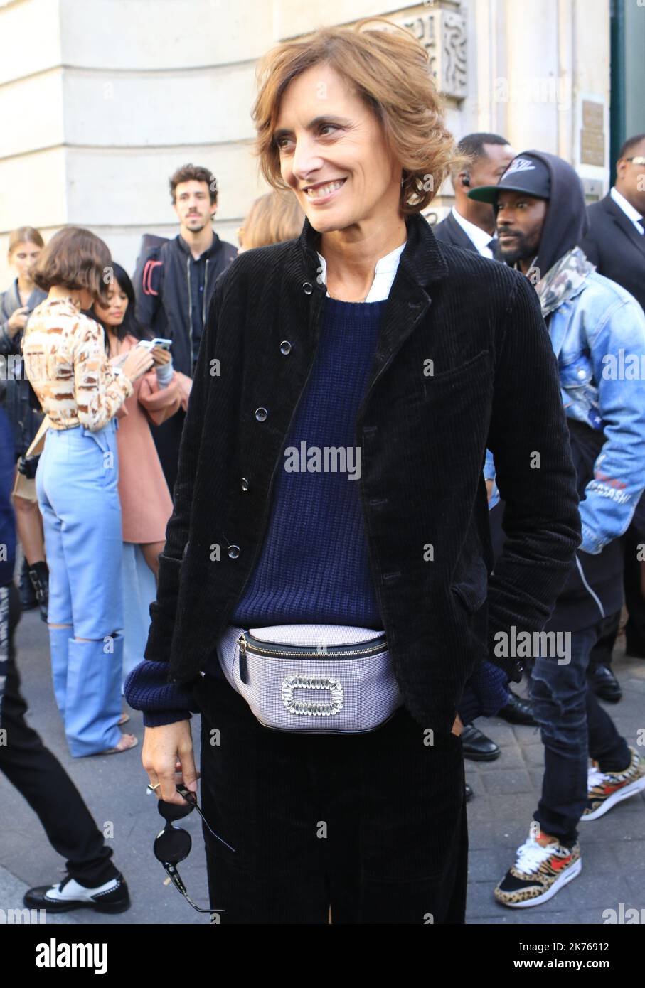 Street style, Ines de La Fressange arriving at Dior Fall Winter 2020-2021  show, held at Jardin des Tuileries, Paris, France, on February 25th, 2020.  Photo by Marie-Paola Bertrand-Hillion/ABACAPRESS.COM Stock Photo - Alamy