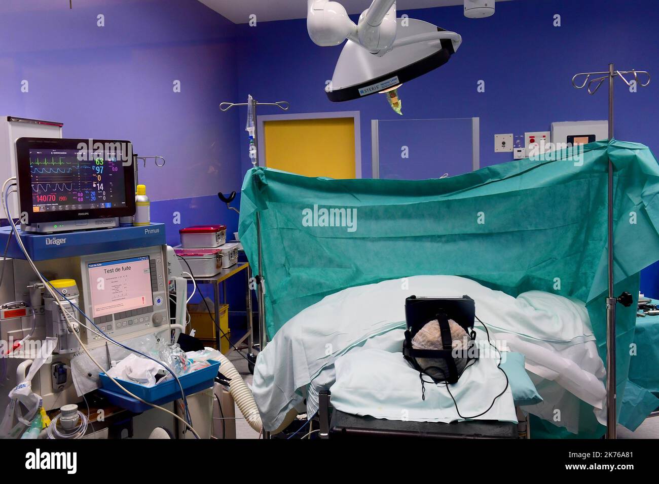 Virtual reality in the operating room to relieve the patient, relax him ...