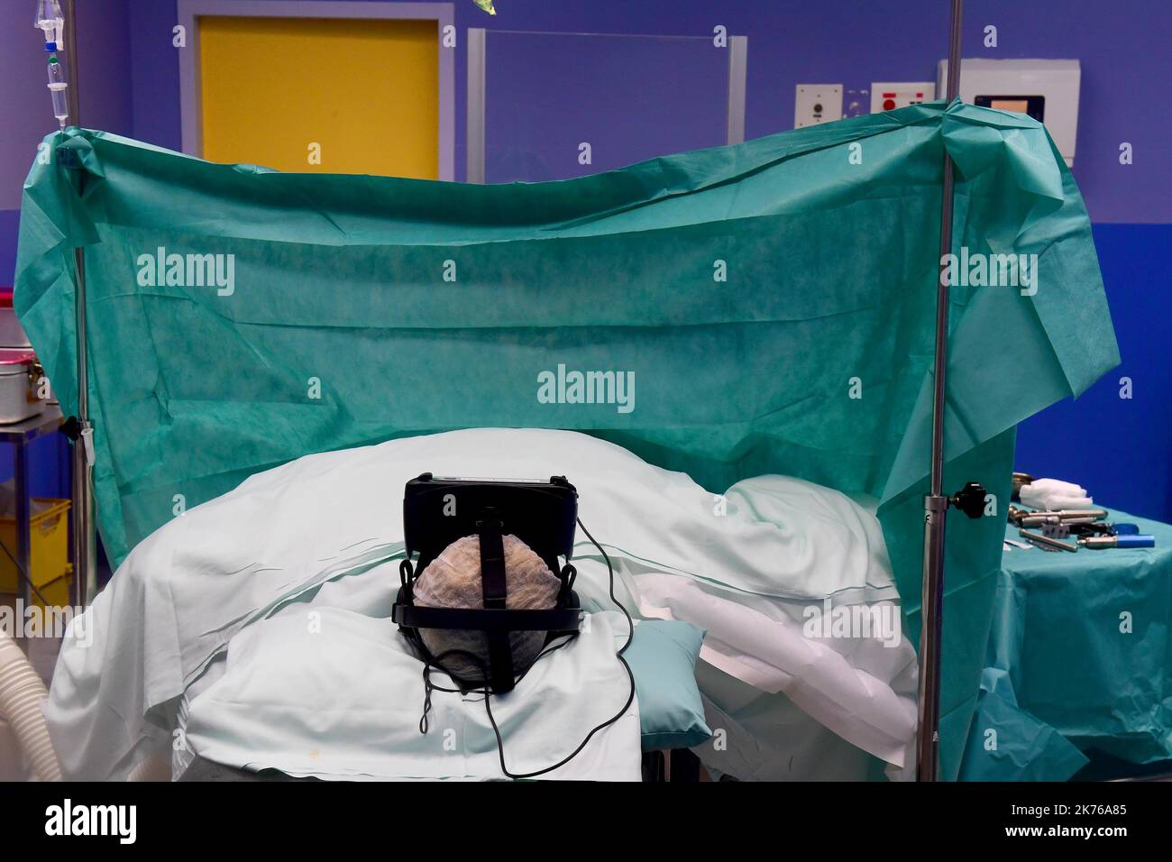 Virtual reality in the operating room to relieve the patient, relax him ...