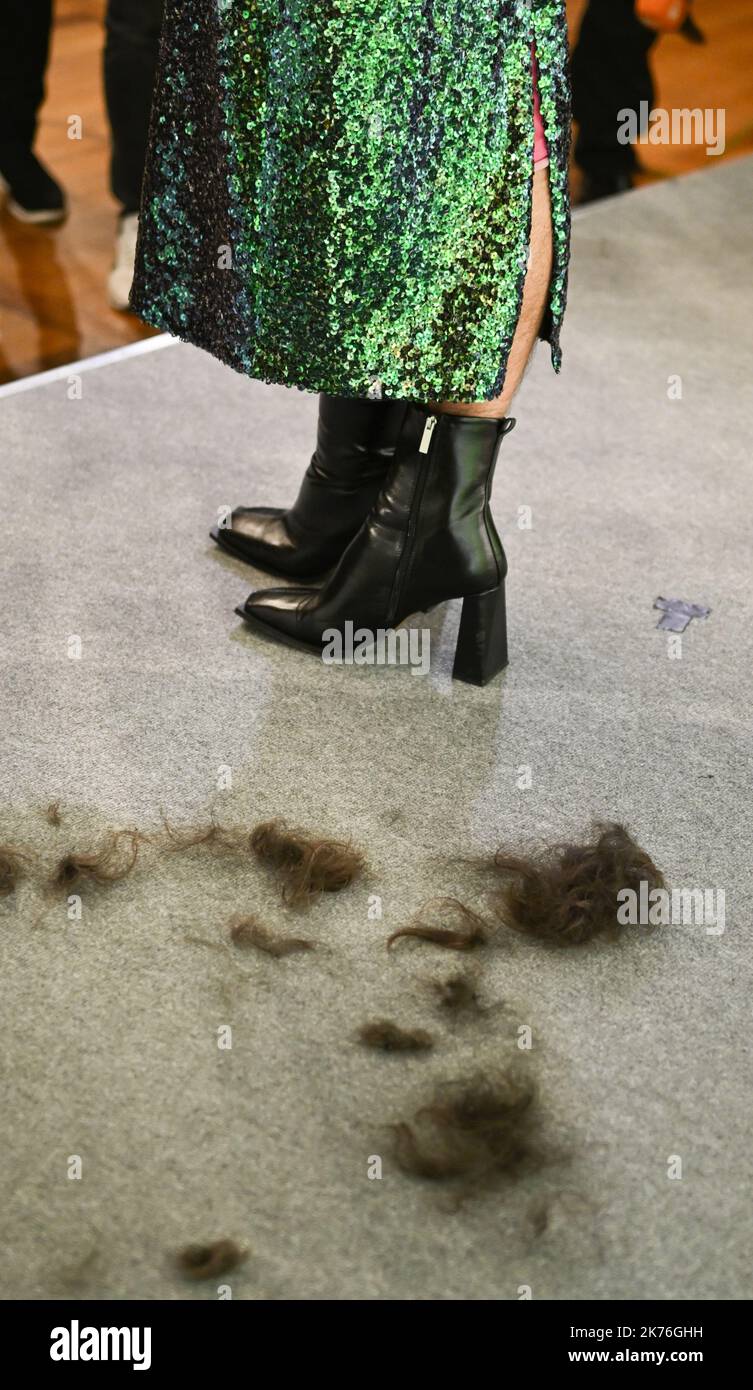 17 October 2022, Hesse, Frankfurt/Main: While Kim de l'Horizon ('Blood Book') poses in Frankfurt's Römer after receiving the 2022 German Book Prize, her shaved hair lies on the floor. During the acceptance speech for the German Book Prize, Kim de l'Horizon shaved her head in solidarity with women in Iran: 'This prize is not just me.' Photo: Arne Dedert/dpa Stock Photo