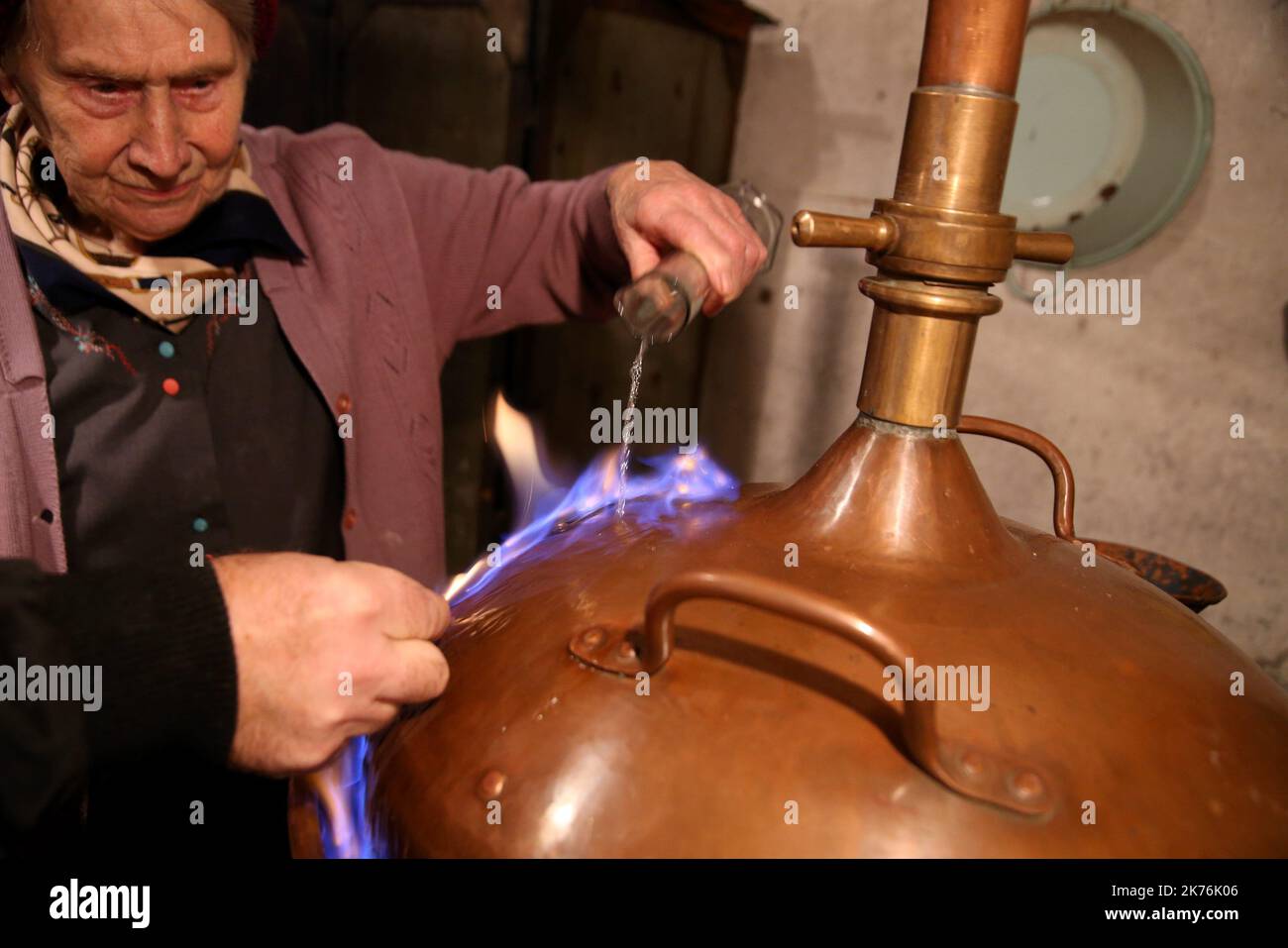 Distillation of oldfashioned schnapps (a transparent eaudevie