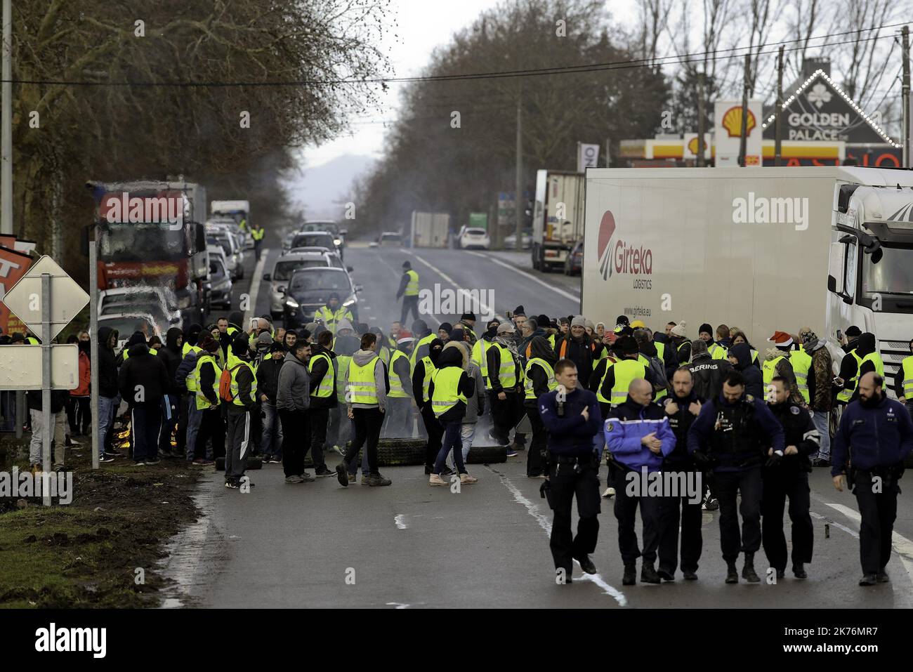The yellow vests decided to do blocking operations at the borders here