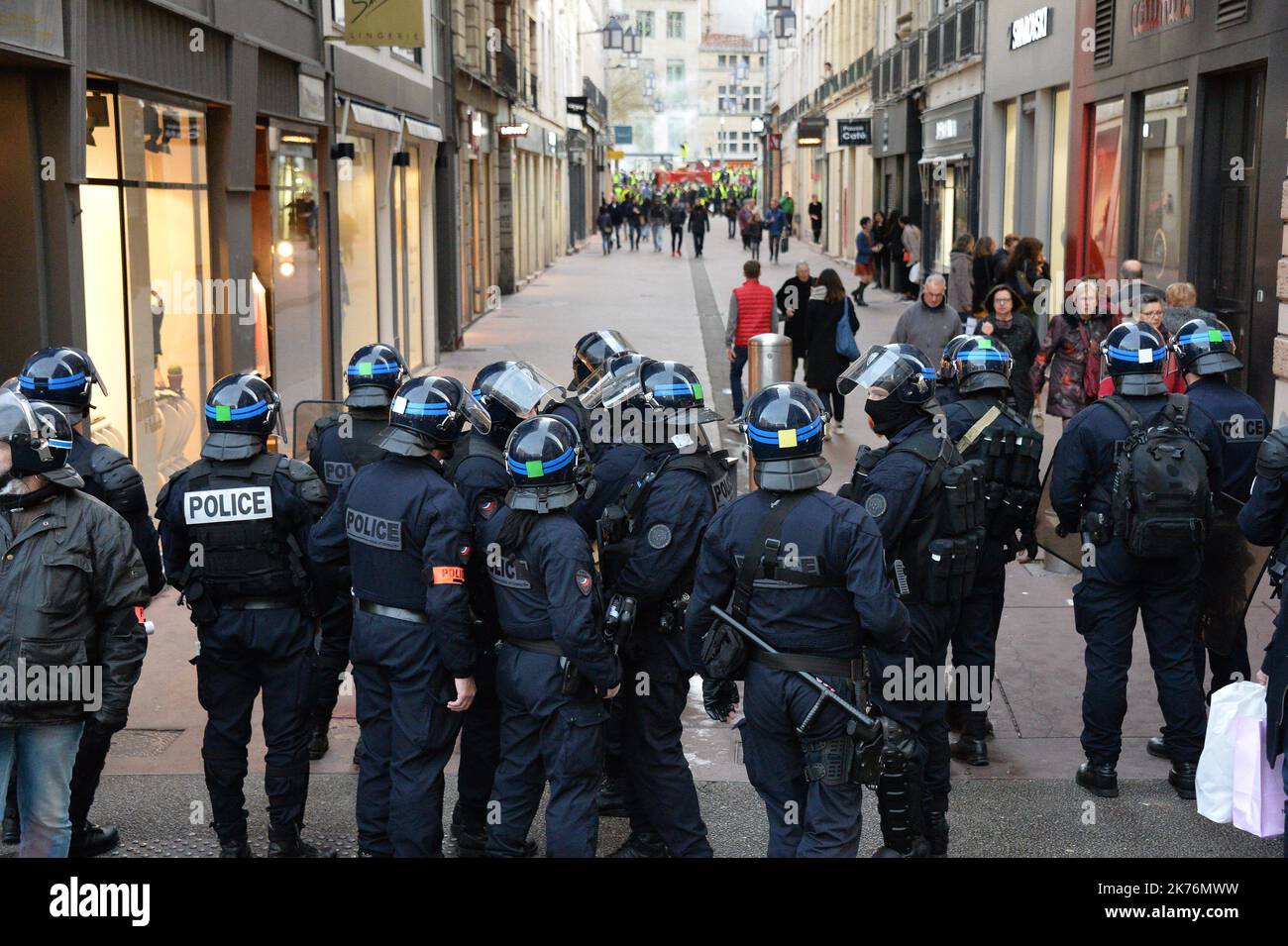 The yellow vests decided to do blocking operations at the borders here