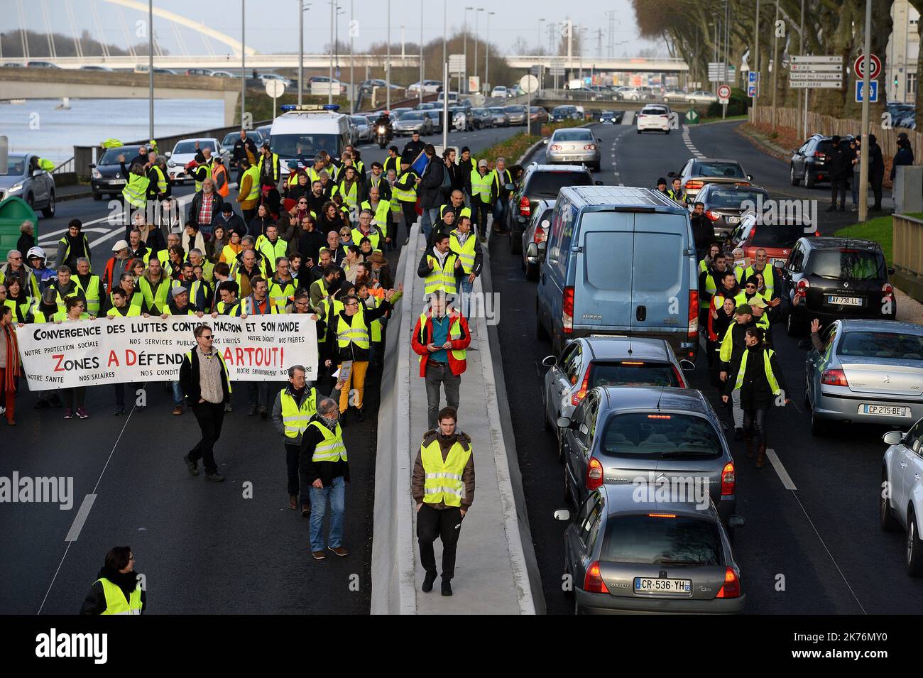 The yellow vests decided to do blocking operations at the borders here