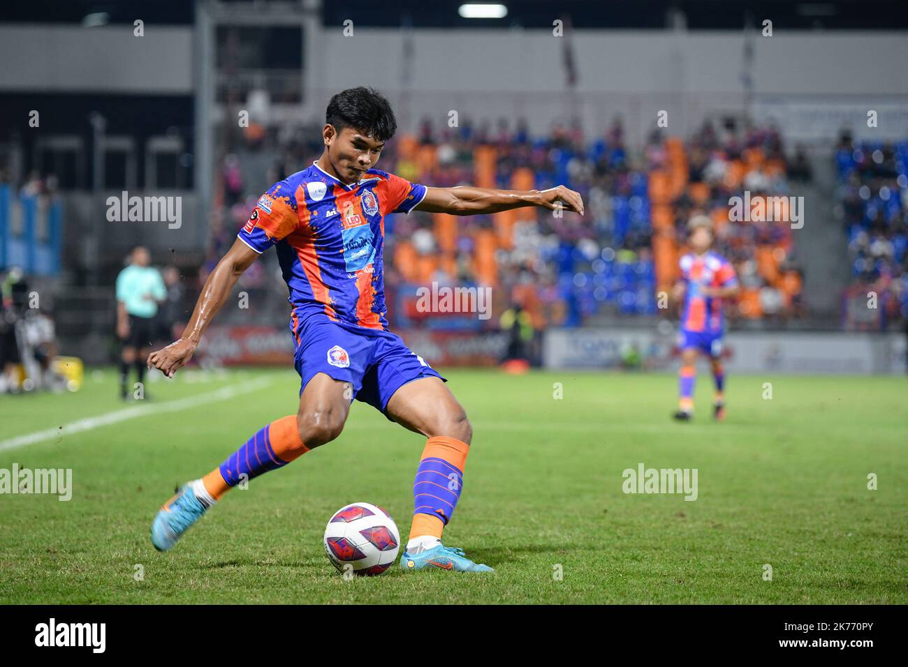 bangkok-thailand-16th-oct-2022-teerasak-poeiphimai-of-port-fc-in