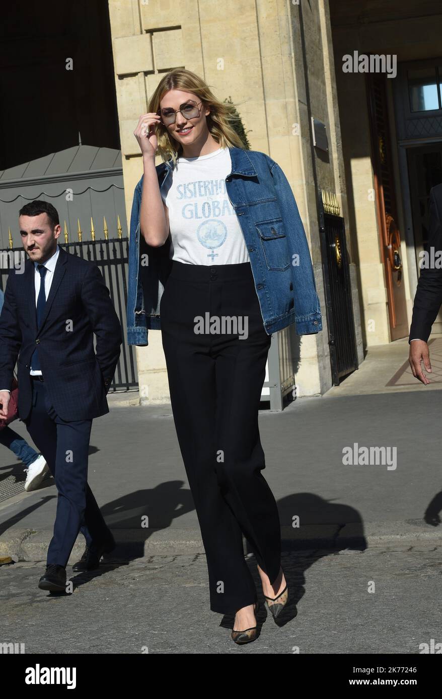 Karlie kloss paris fashion hi-res stock photography and images - Alamy